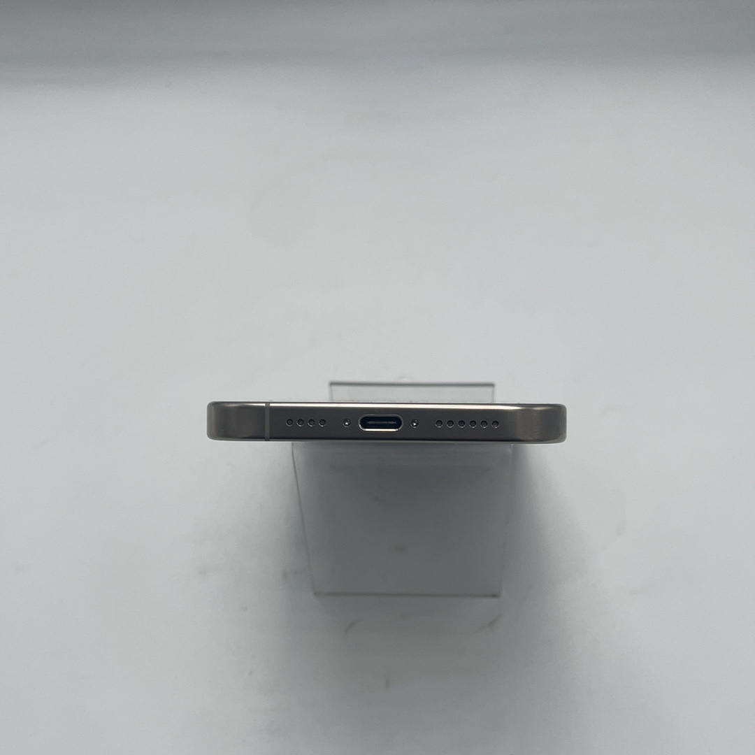 iPhone 16 Pro Max 256GB Natural Titanium eSim (96%) - Imagen 8